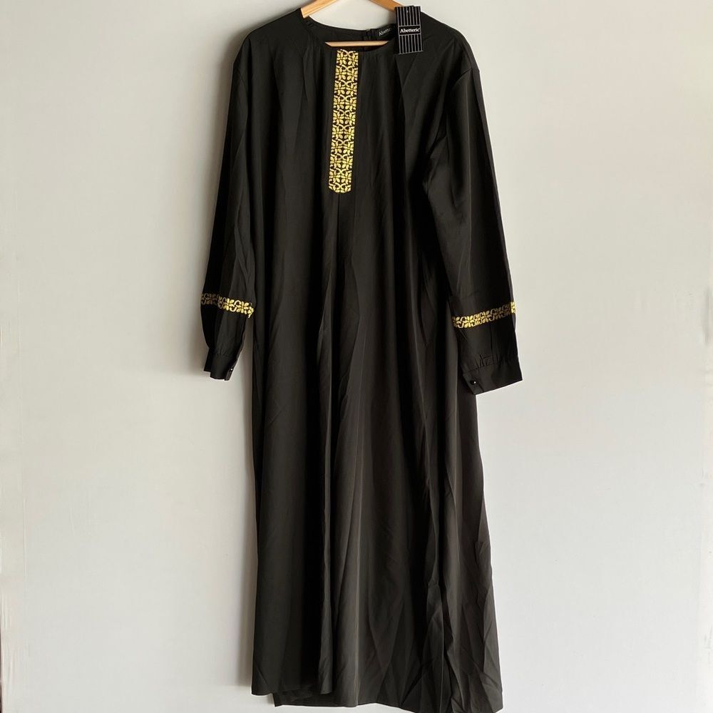 ABETTERIC Elegant Black and Gold Women's Traditional Muslim Dress with Shawl